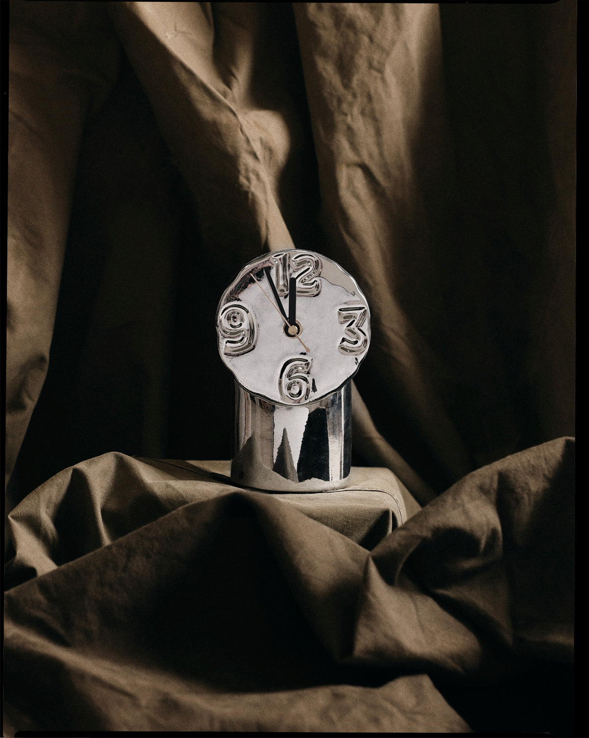 Retro Ceramic Clock in Chrome by HKLIVING – Handcrafted with Vintage Charm