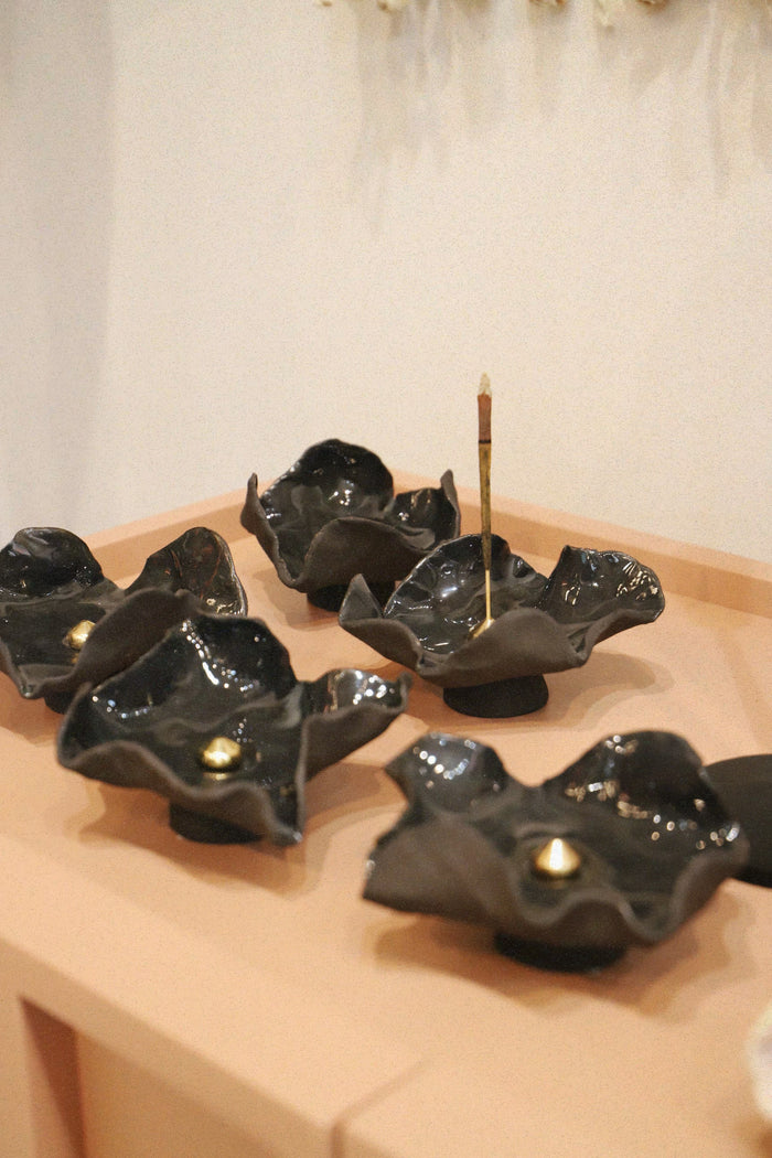 Hibiscus Noir Handmade Incense Holder – NH x L&S Ceramics