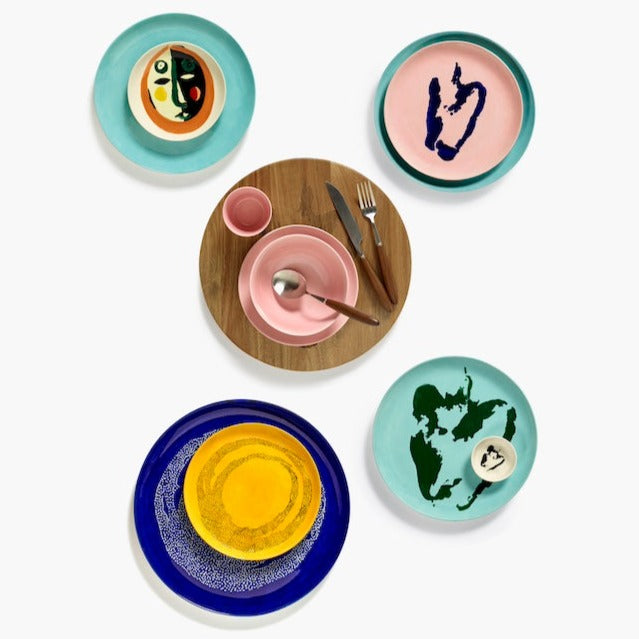 range of colours from different crockery and tableware pieces in azure blue, pink, yellow, and dark blue gthered together to show off what can be achieved when having a dinner party with friends and serax ottolenghi