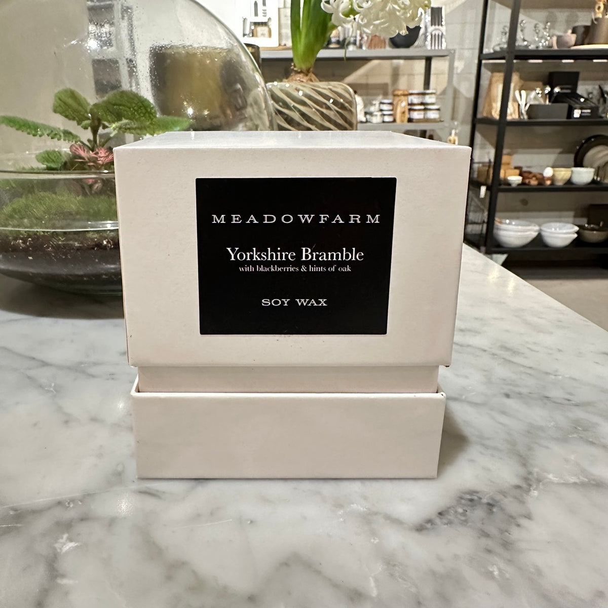 Scented candle with blackberry and floral notes in vibrant glass and gift boxed