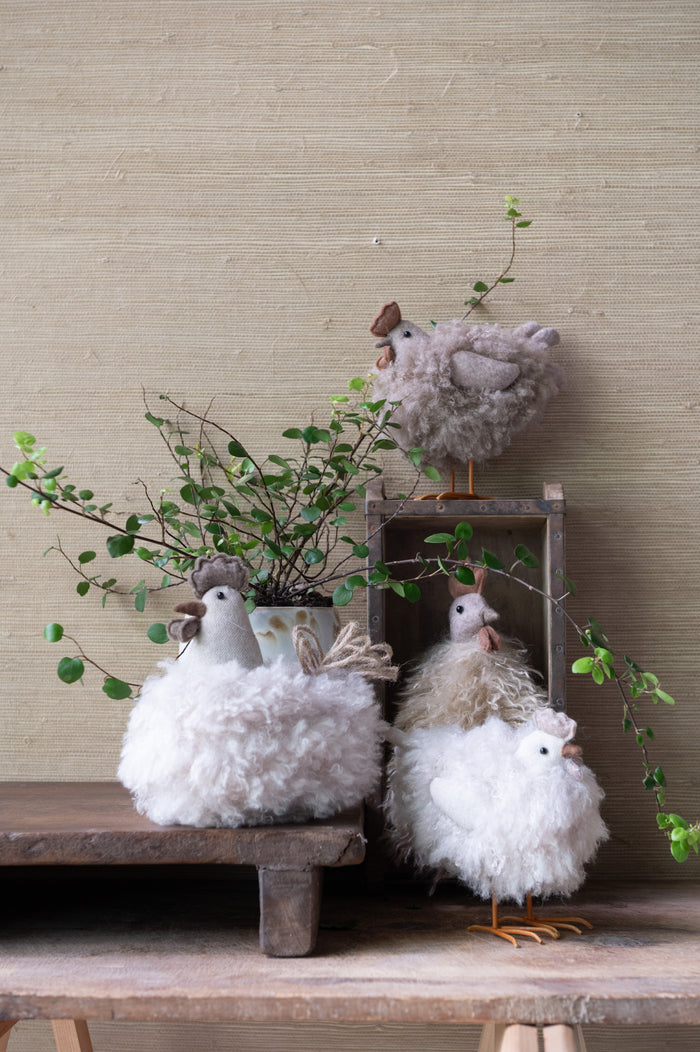 Beige and white rooster figurine for spring décor