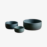 Three-piece serving bowl set with speckled reactive finish
