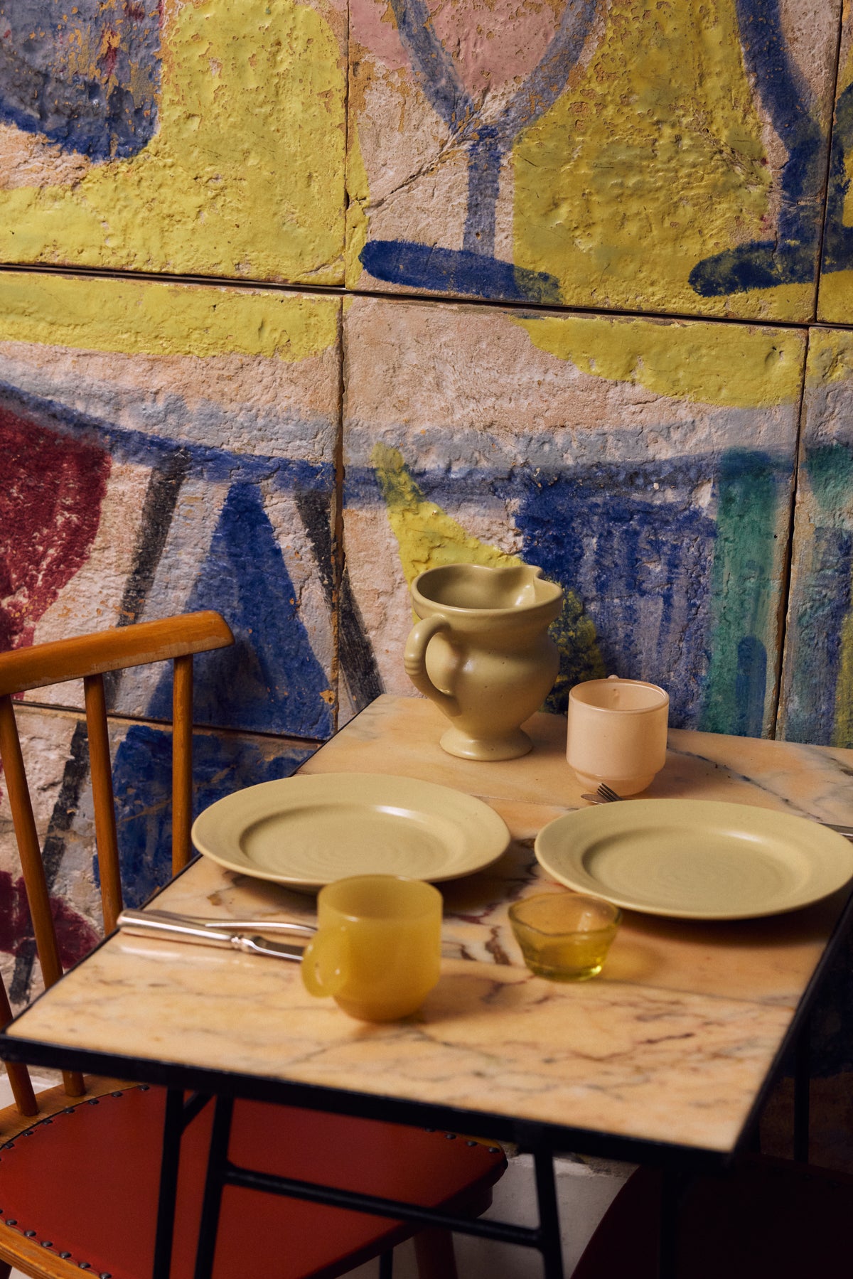 HKLIVING Farmhouse Ceramics small jug in cream set on a marble table against a painted mural wall, with matching plates and cups