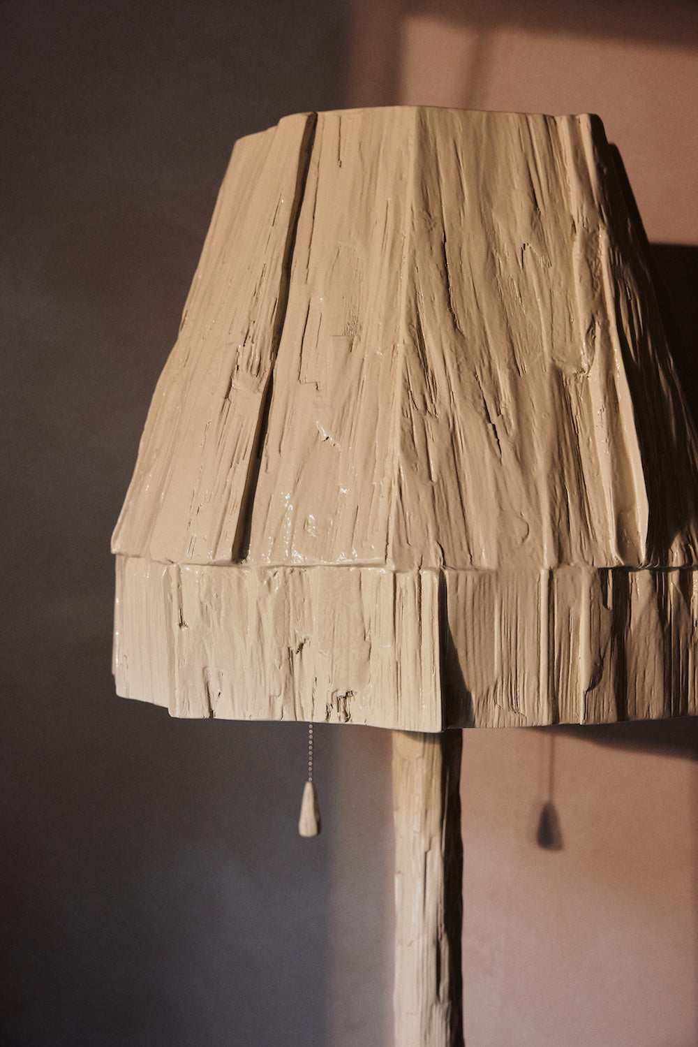 close-up of the carved, glossy texture on the Teun Zwets for HKLIVING Overcast floor lamp shade, with pull cord detail