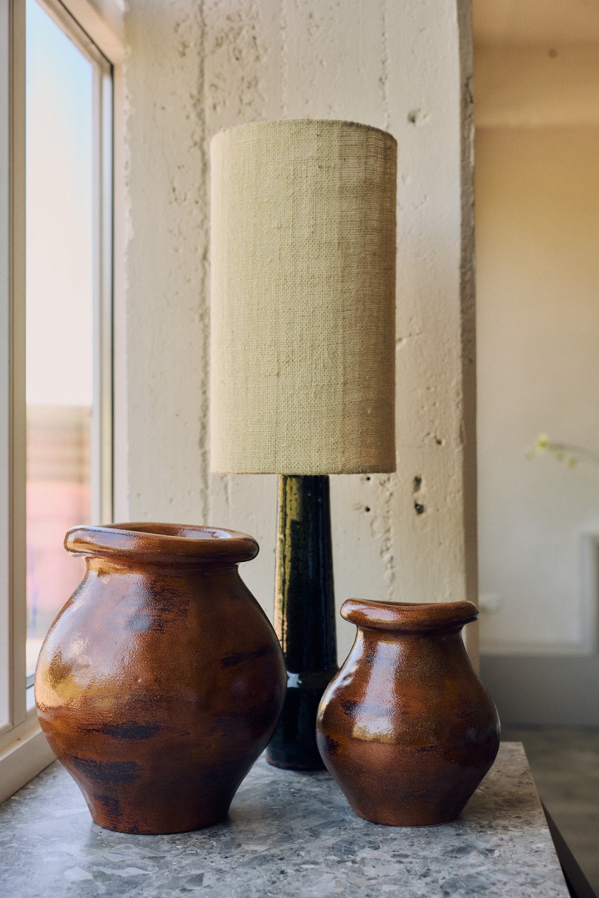 HKLIVING Robust Vase in burnt umber shown in both Large and Medium sizes together on a marble ledge