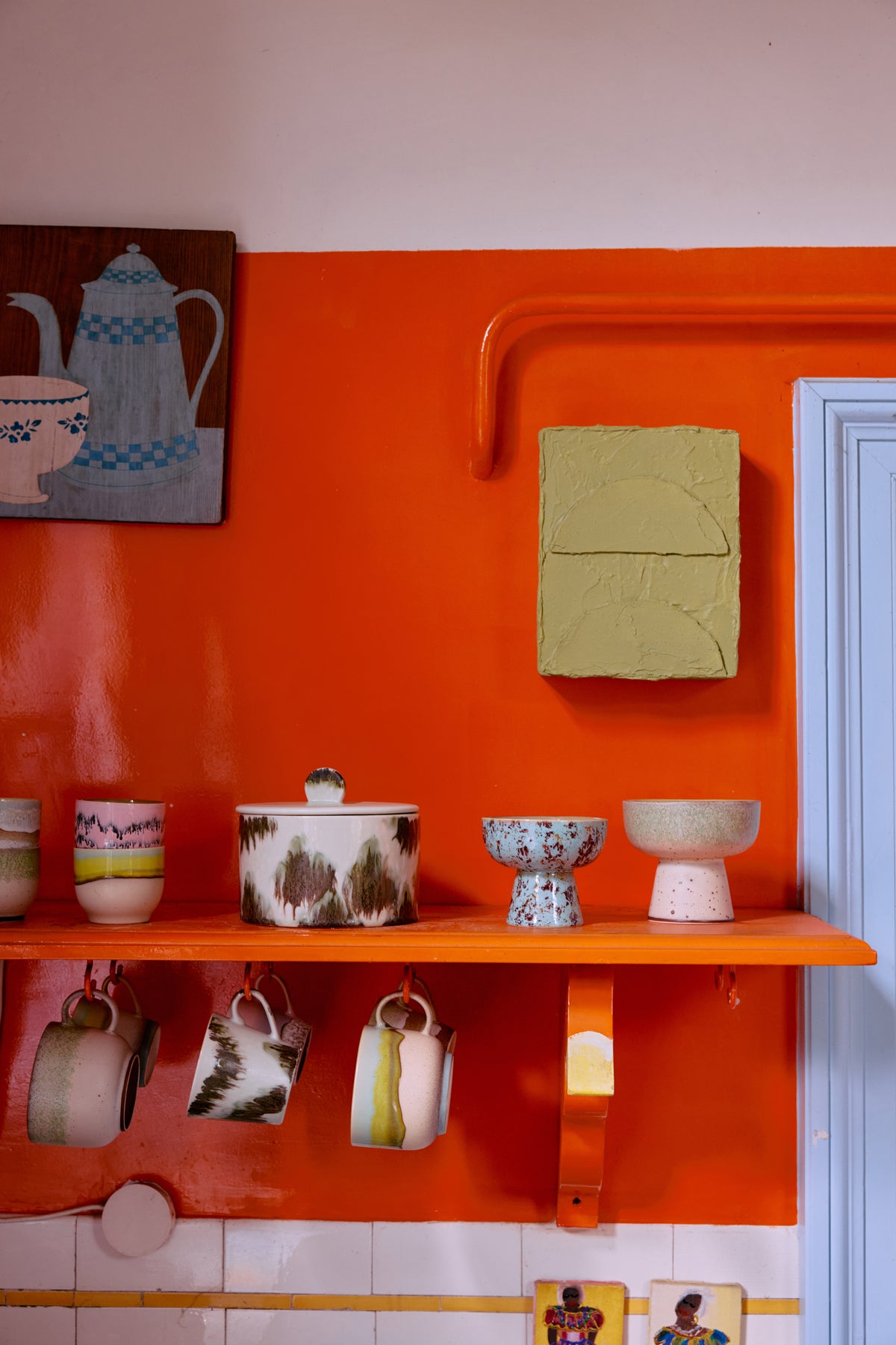 HKLIVING Pocket Exhibit 'Verdant' displayed on an orange shelf styled with ceramic mugs and bowls