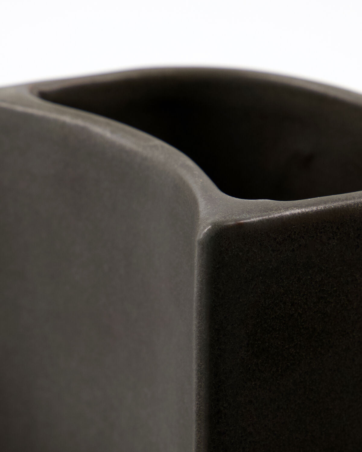 Close-up of the matt dark grey glaze on the Regular Meraki Datura brush and soap holder