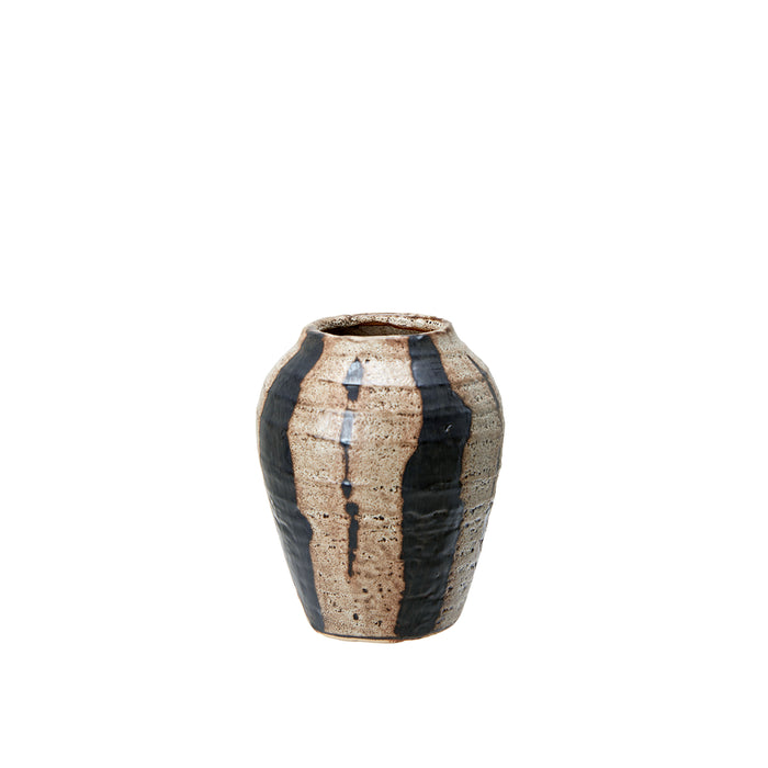 Compact stoneware vase for shelf styling
