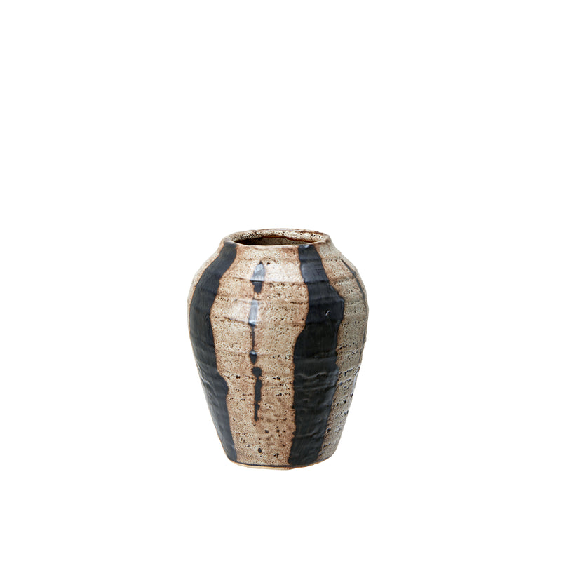 Compact stoneware vase for shelf styling