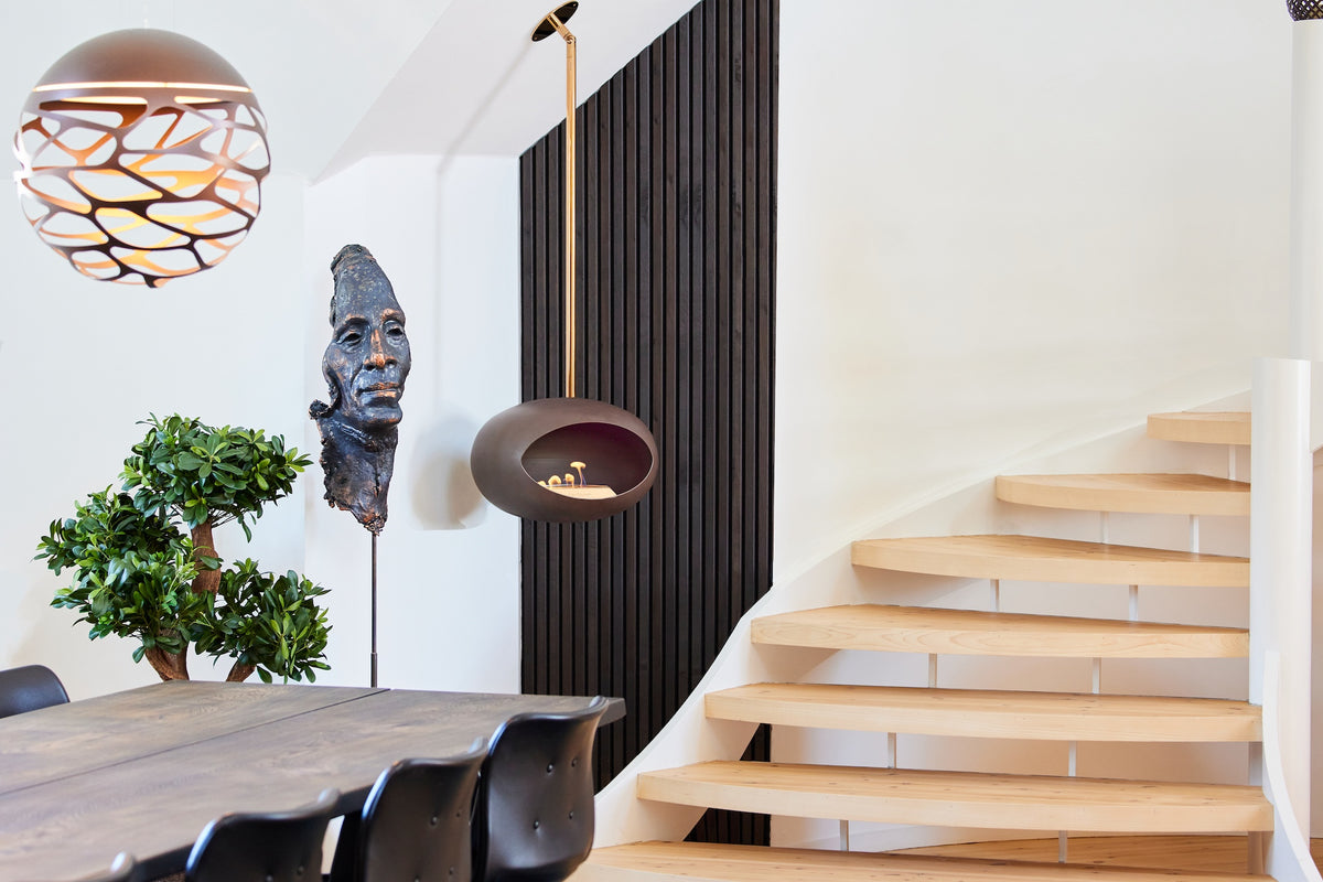 Floating black Le Feu bioethanol fire with real flames for modern interiors