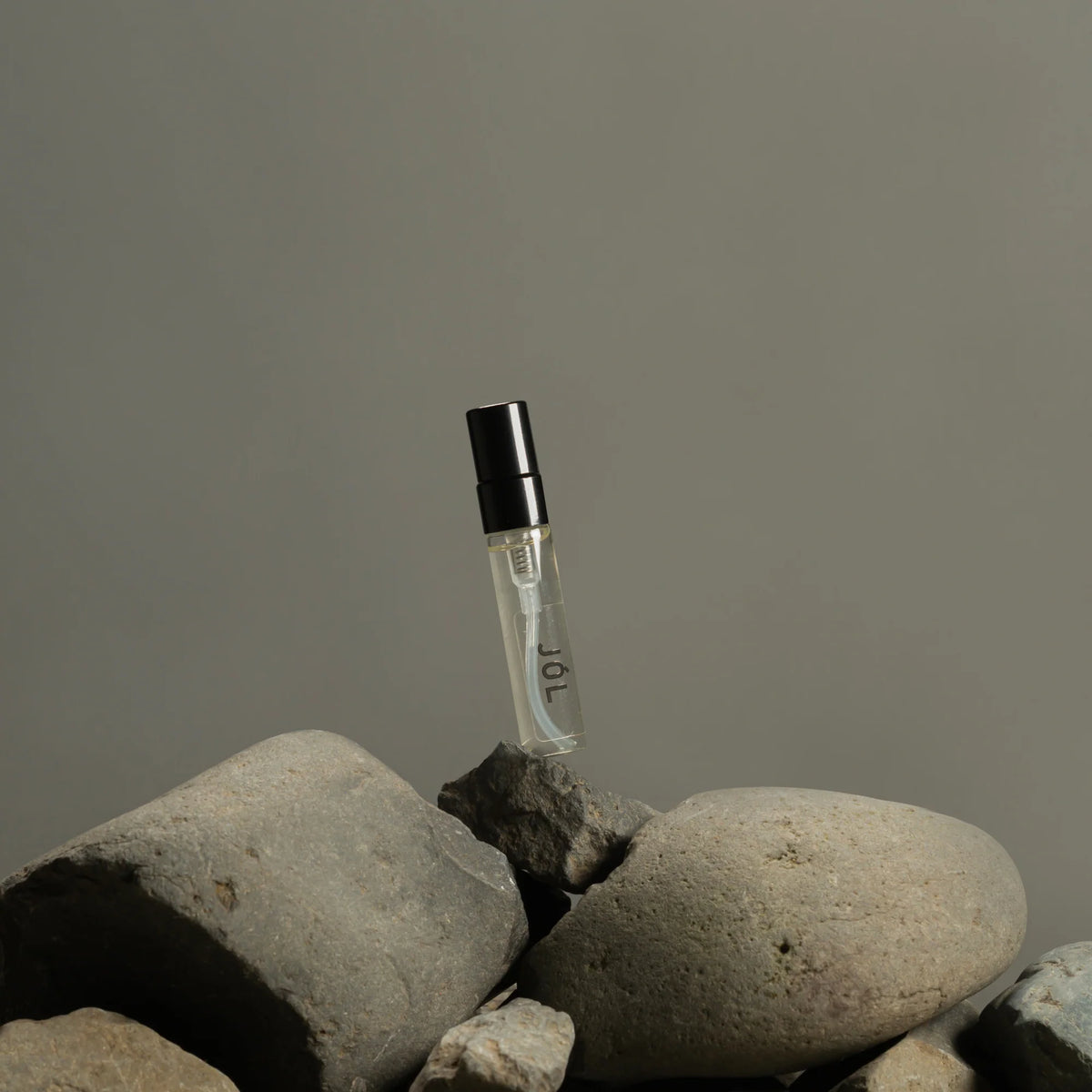 Fischersund JÓL mini fragrance spray displayed on natural stones