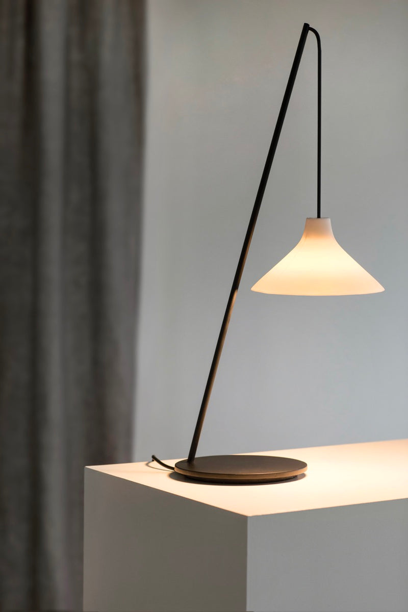 Table Lamp Black-White Seam by Serax – Contrast in Steel and Porcelain