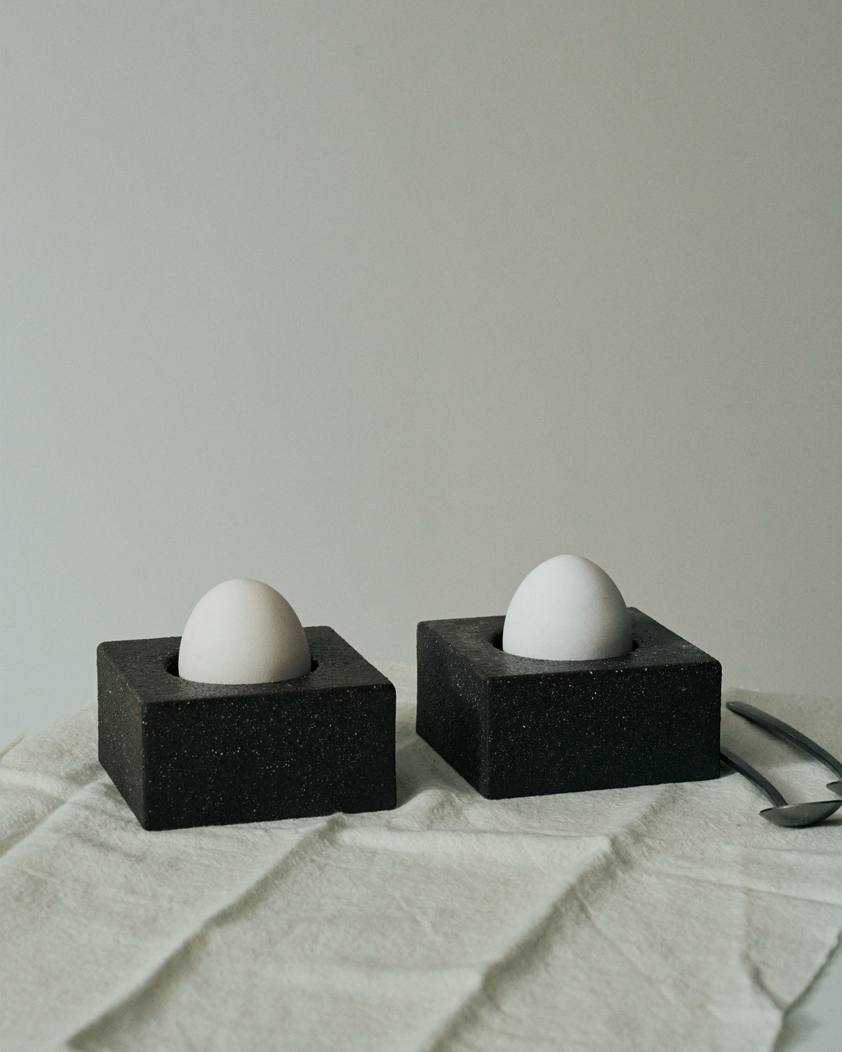 Egg Cup in Black Stoneware, Uovo by Serax