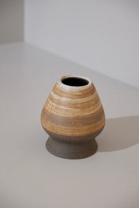 auburn glazed chasen stand showing natural ceramic texture
