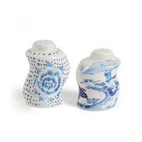 DOTS & GINGER spice shakers by Seletti Diesel Living, porcelain set with wavy shapes
