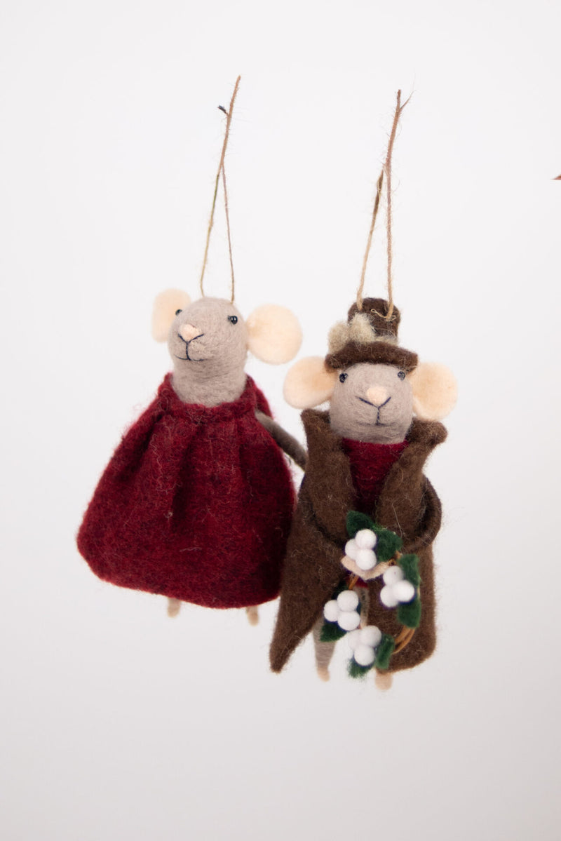 Beige felt Christmas mice with berry wreath, set of 2, by Olsson & Jensen
