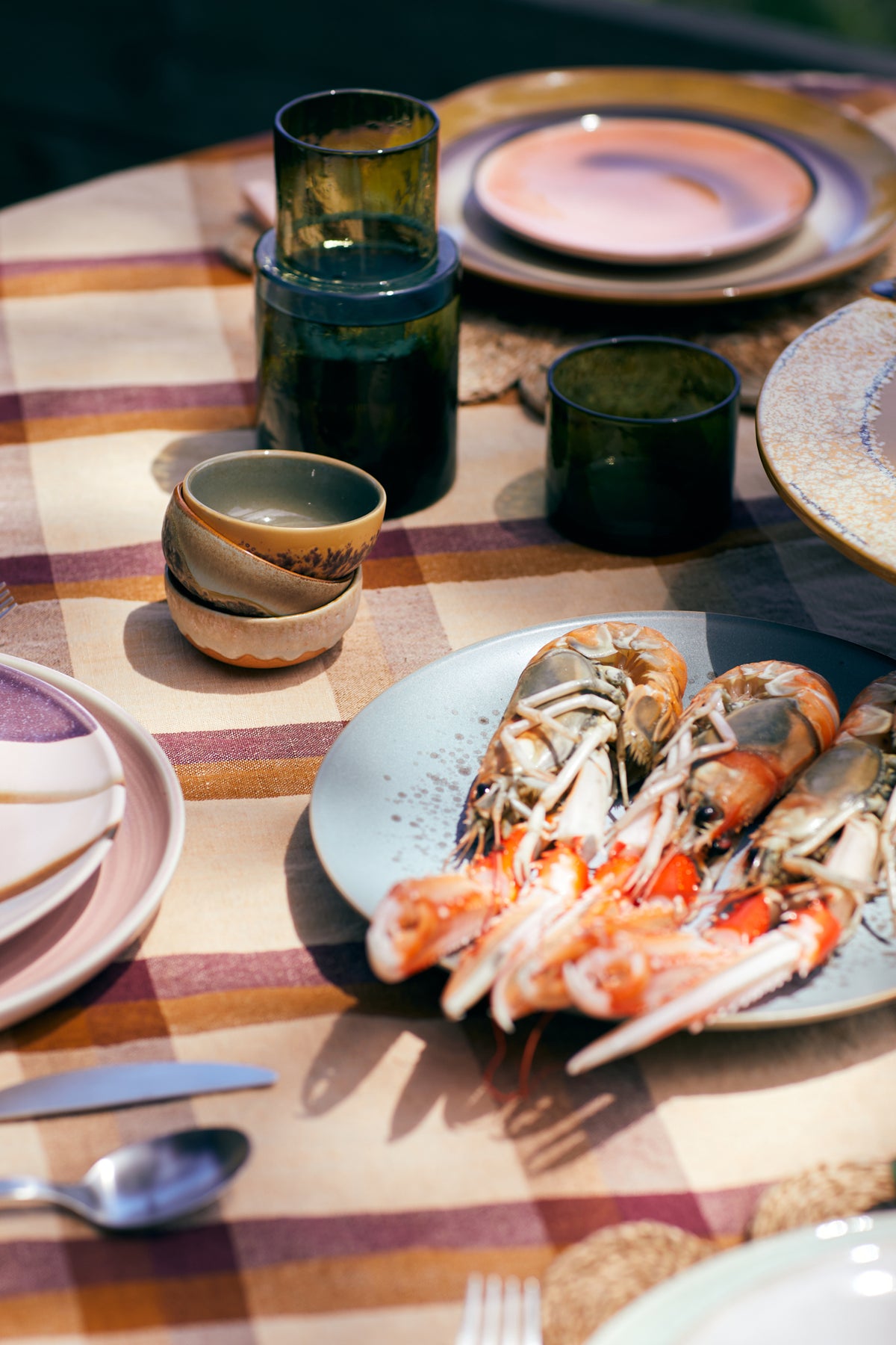 HKLIVING 70s XS tapas bowls – Marine set styled on an outdoor summer table with seafood and glassware