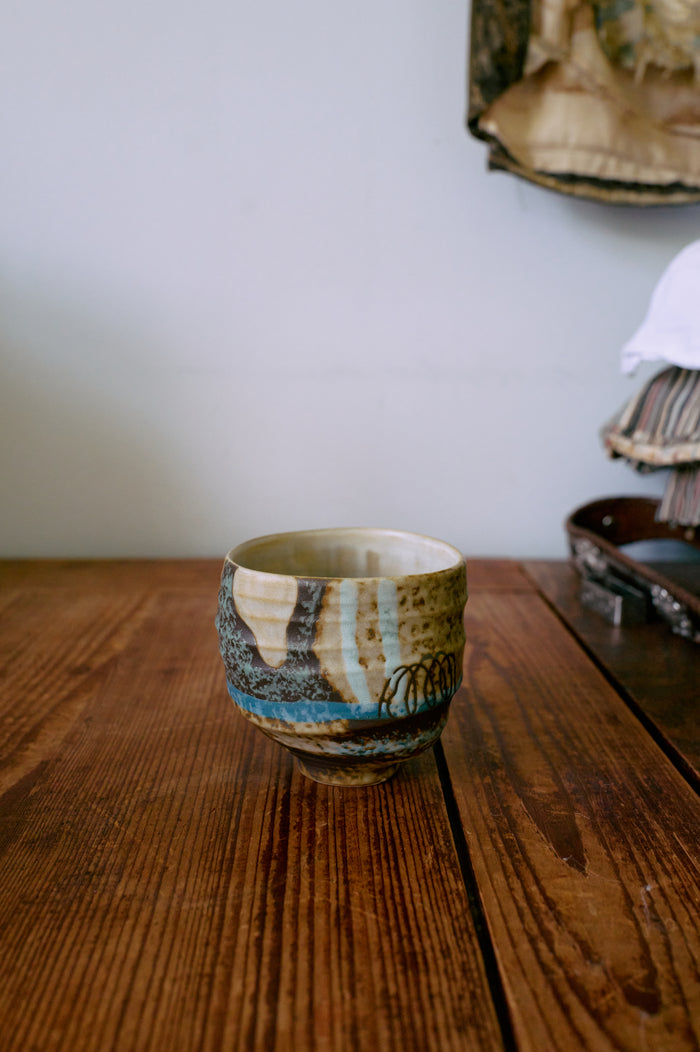 HKLIVING Artist Ceramics coffee cup with scratched pattern adding studio character to a wooden table scene.
