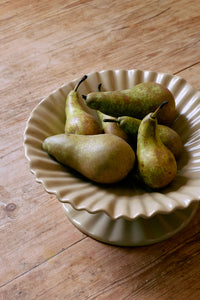 HKLIVING ribble bowl large in mokka beige styled with pears on rustic wooden table for warm kitchen styling
