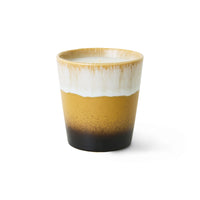 HKLIVING 70s Ceramics Christmas candle in brown and white mug – Winter Woods scent
