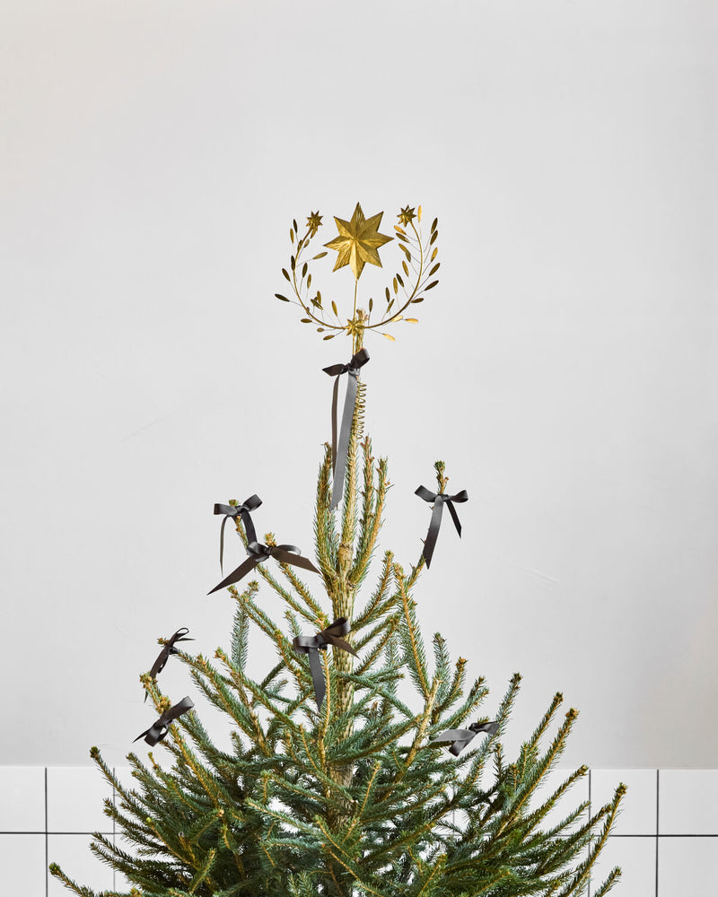 House Doctor Clip gold star topper on a Christmas tree decorated with black bows