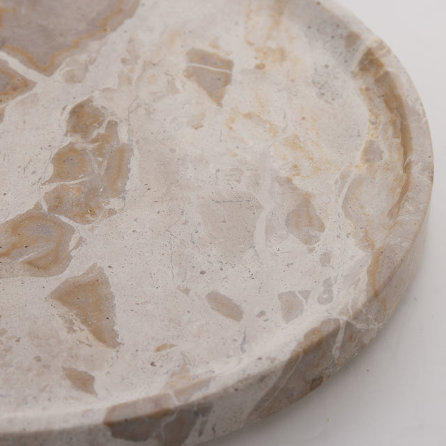 Close-up of the beige and caramel marble veining on the Ellia tray
