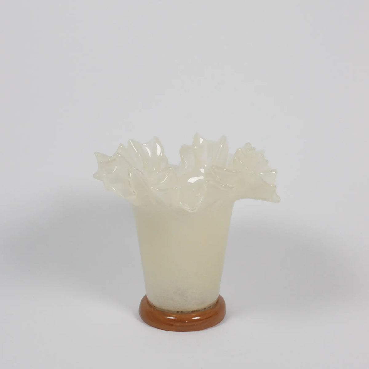 Loa vanilla hand-blown glass ruffled vase by Olsson & Jensen