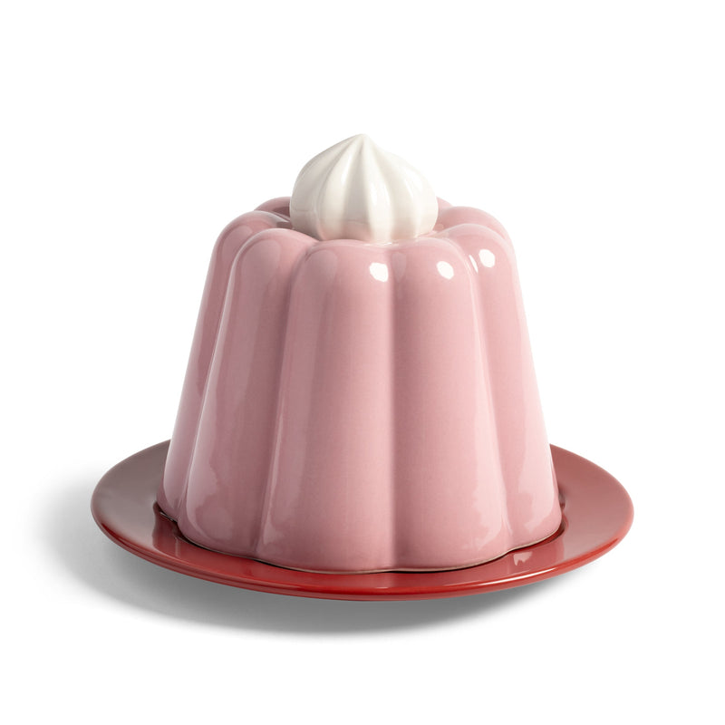 Pudding cloche in pink stoneware with whipped-cream handle on red plate by &Klevering
