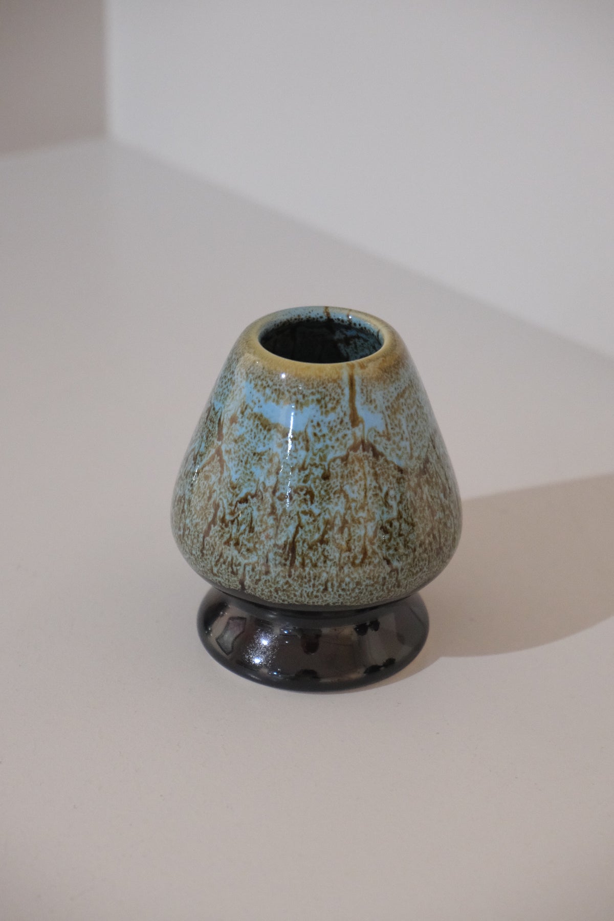 eco-blue-chasen-stand-top-view