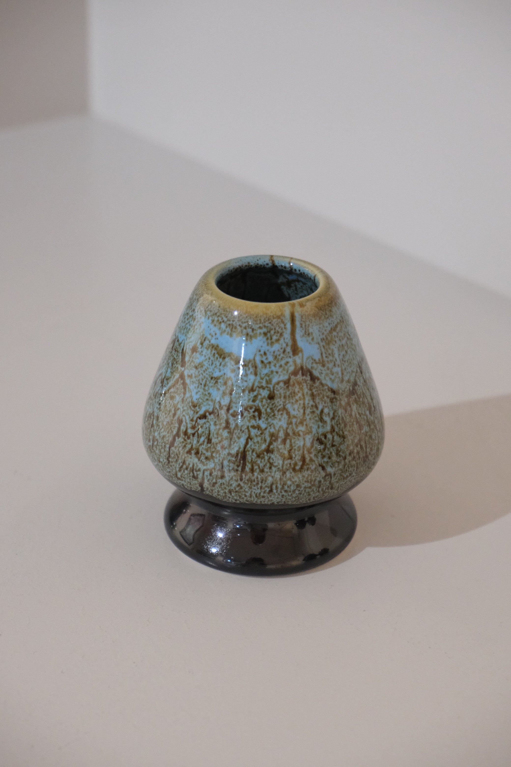 eco-blue-chasen-stand-top-view