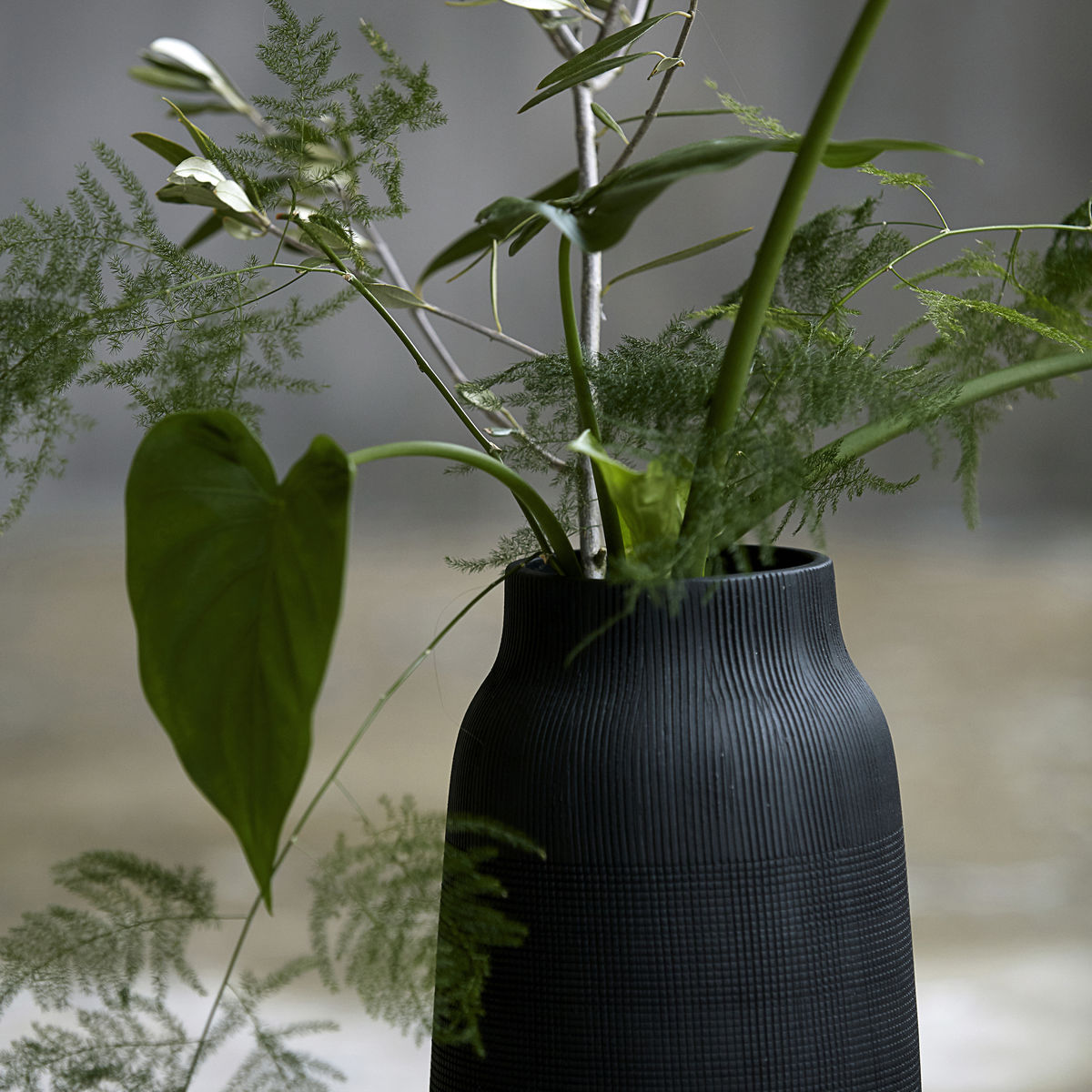 Vase Groove Black L