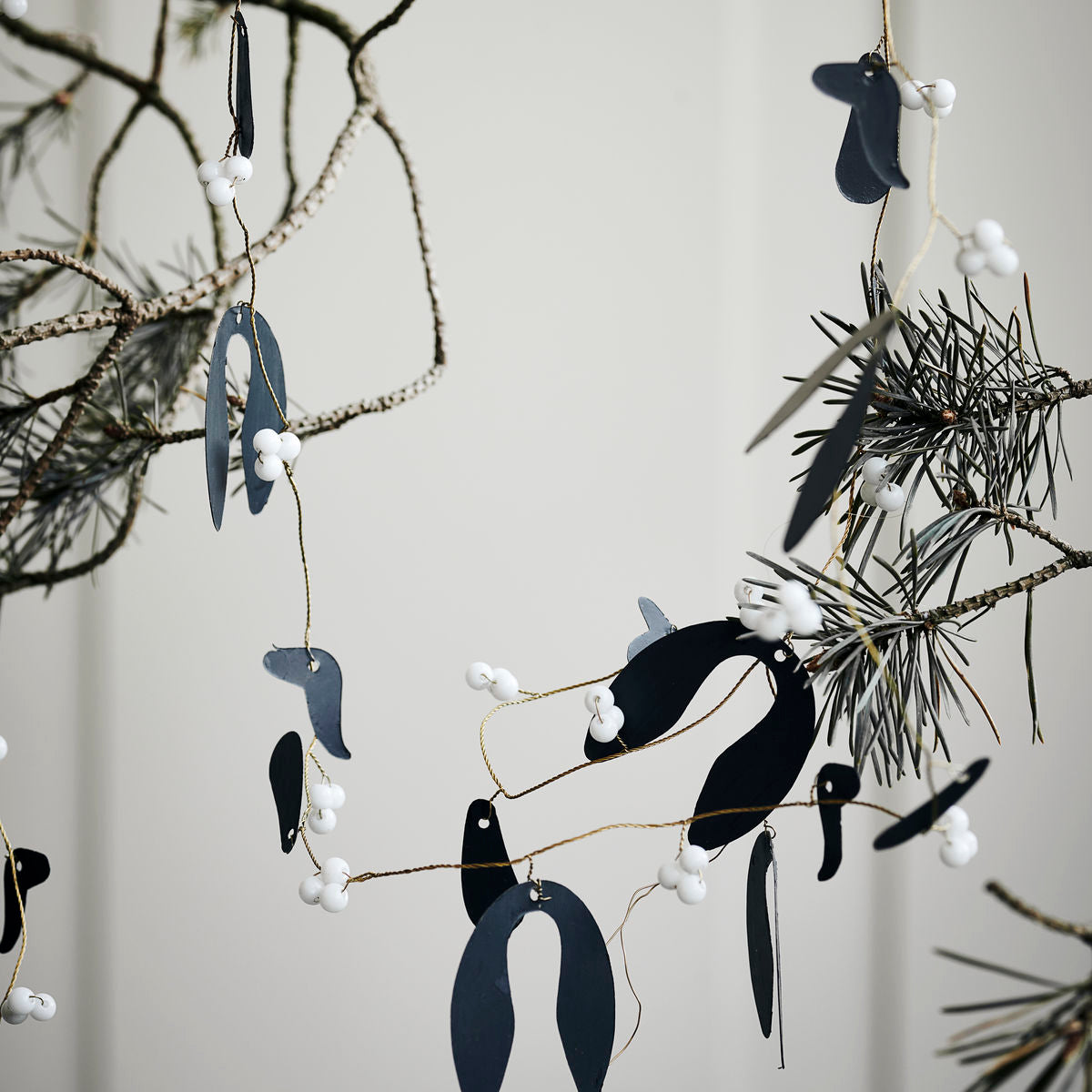 Mistletoe Black Garland