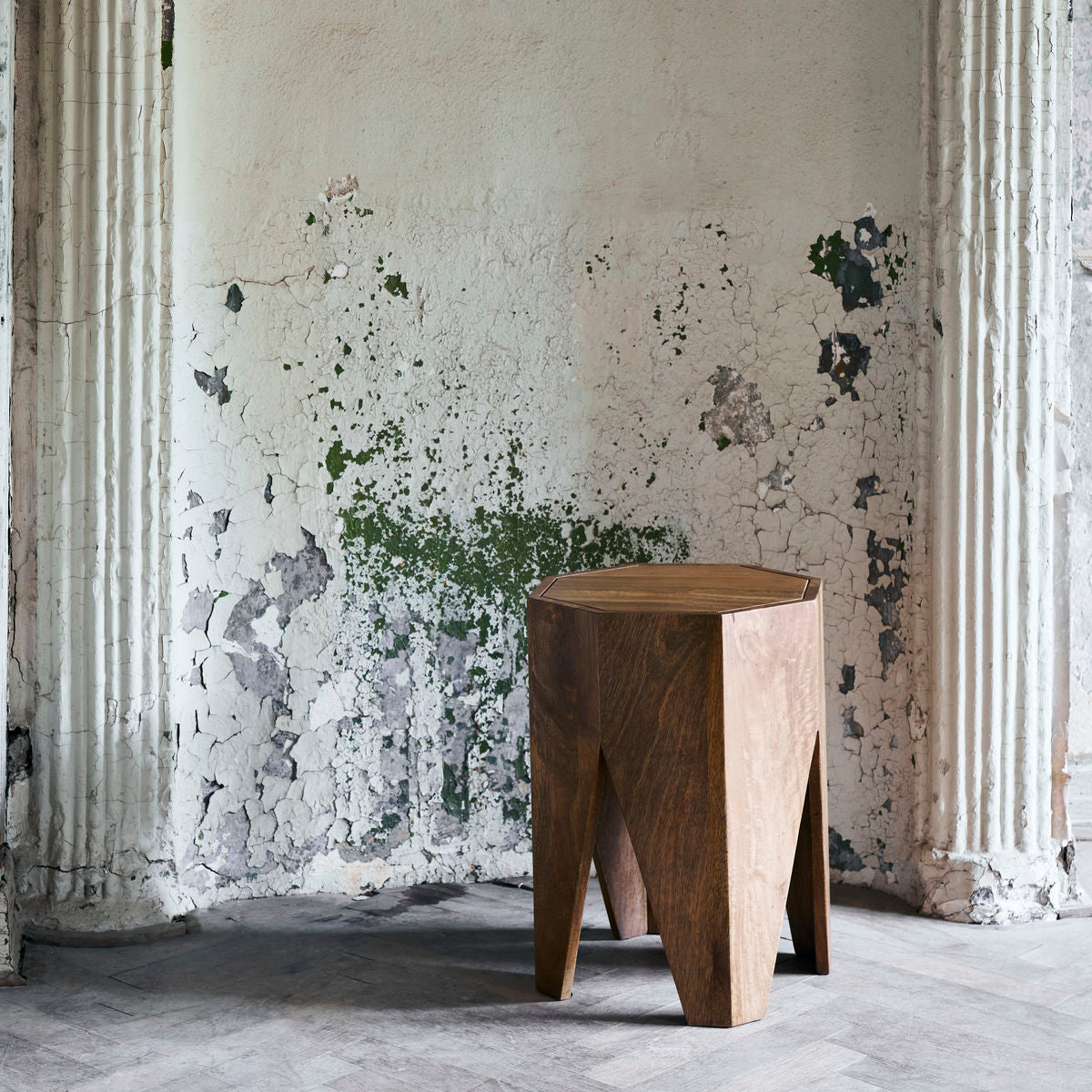 Okta, Nature Stool