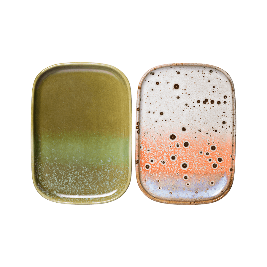 small hkiving plates or trays