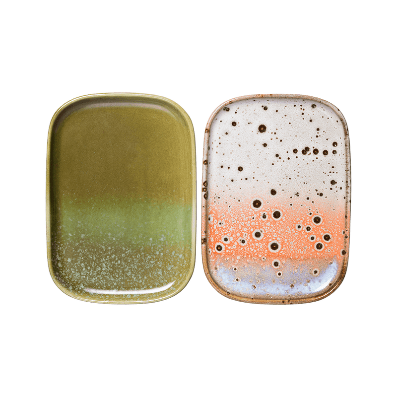 small hkiving plates or trays