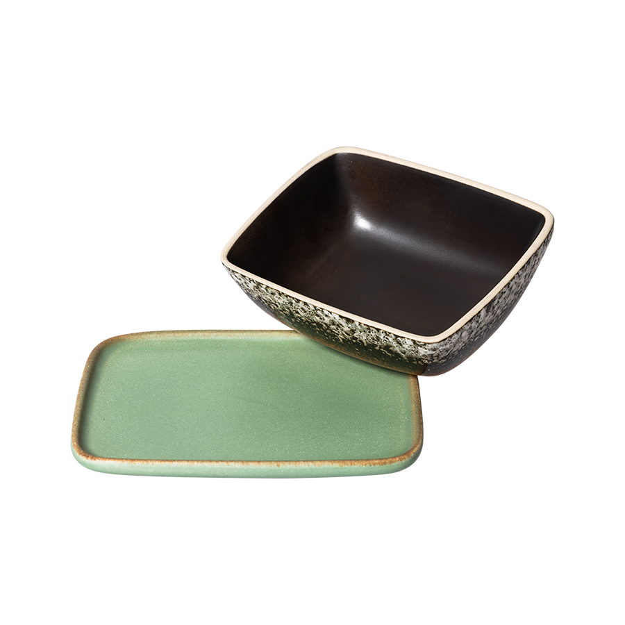 the metoer butter dish from hk living showing the green base plate and an upturned top lid showing the dark brown colour inside